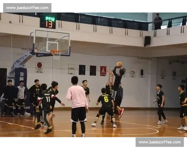 激烈对决篮筐争锋全场精彩瞬间尽显运动魅力